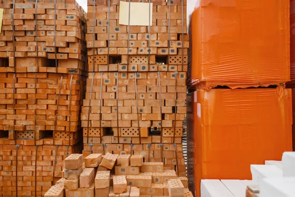 Hardver Bolt Választék Egy Csomag Vörös Tégla Szabadban Senki Építőanyagok — Stock Fotó