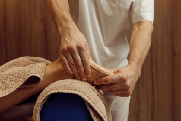 Male Masseur Pampering Foot Young Woman Towel Professional Massage Massaging — Stock Photo, Image
