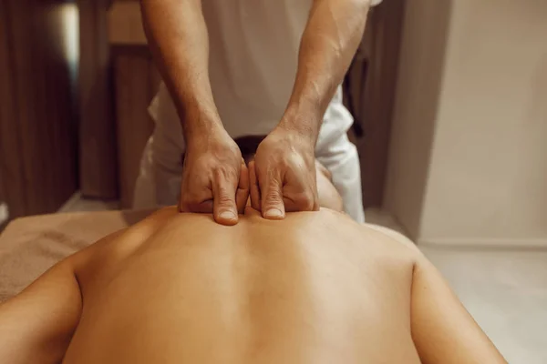 Male Masseur Rubbing Back Slim Woman Towel Professional Massage Massaging — Stock Photo, Image