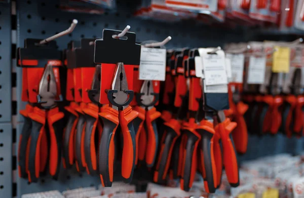 Tangen Rekken Gereedschapswinkel Close Niemand Keuze Van Apparatuur Ijzerwarenwinkel Professioneel — Stockfoto