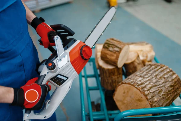 Male Worker Uniform Testing Chainsaw Tool Store Choice Professional Equipment — Stock Photo, Image