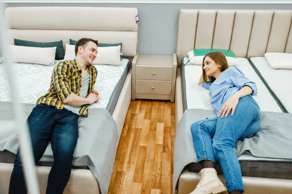 Young Love Couple Lying Bed Furniture Store Showroom Man Woman — Stock Photo, Image