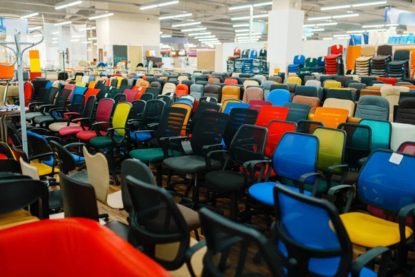Řady Různých Kancelářských Židlí Prodejně Nábytku Nikdo Vzorky Sedadel Comfort — Stock fotografie