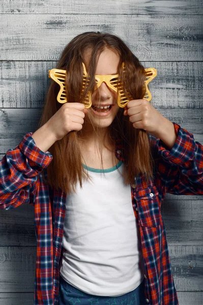 Menina Engraçada Fones Ouvido Óculos Estrela Estúdio Crianças Gadget Criança — Fotografia de Stock