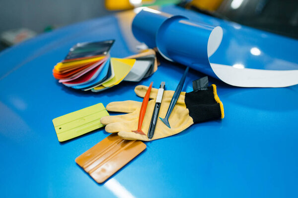 Envoltura Automóviles Lámina Vinilo Protectora Paleta Colores Película Herramientas Instalación — Foto de Stock