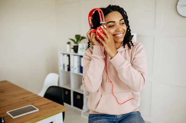 Cute Smiling Woman Headphones Enjoys Listening Music Pretty Lady Earphones — Stock Photo, Image