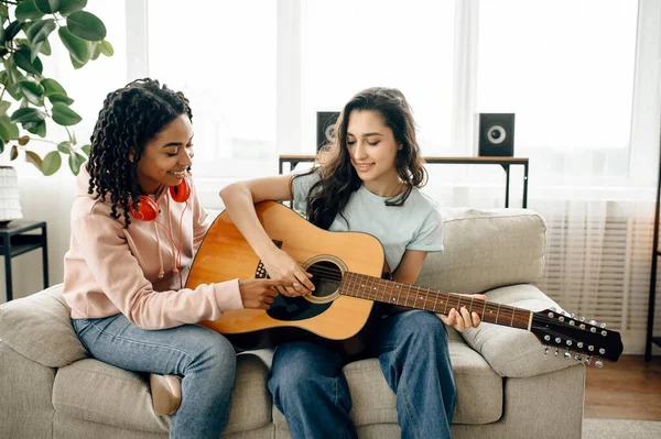 Women Learn Play Guitar Home Pretty Girlfriends Earphones Relax Room — Stock Photo, Image