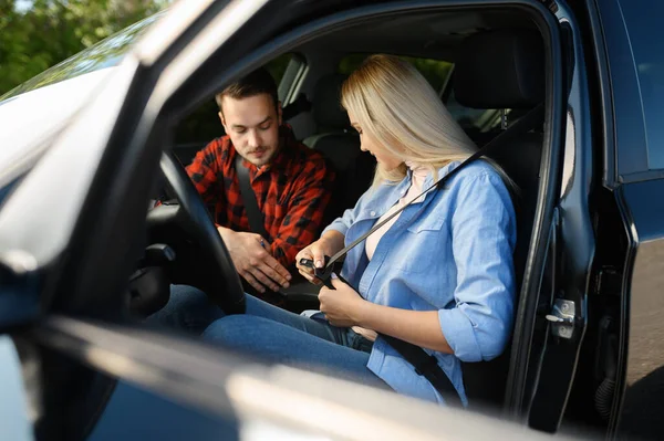 Female Student Fastens Seat Belt Car Driving School Man Teaching — Stock Photo, Image