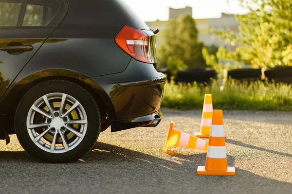 Coni Stradali Auto Arancioni Lezione Sul Concetto Scuola Guida Nessuno — Foto Stock