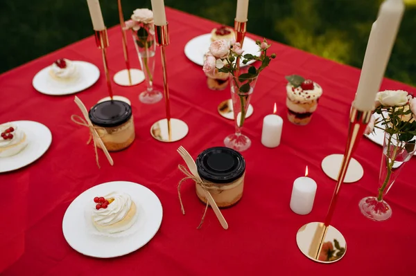 Establecimiento Mesa Fiesta Con Dulces Miel Nadie Cubertería Lujo Sobre —  Fotos de Stock