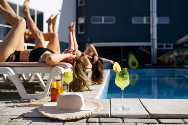 Pretty Women Swimsuits Rest Sunbeds Pool Resort Beautiful Girls Relax — Stock Photo, Image
