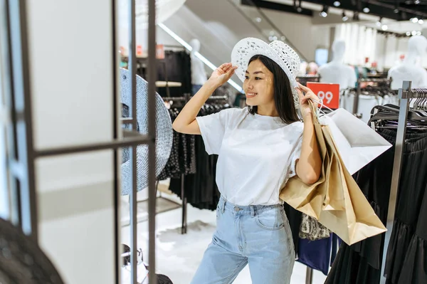 Smiling Woman Choosing Hat Clothing Store Female Person Shopping Fashion — Stock Photo, Image