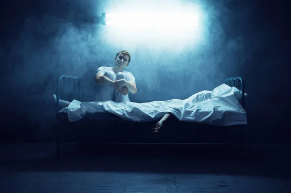 Psycho Man Sitting Bed Dead Woman Dark Room Background Psychedelic — Stock Photo, Image