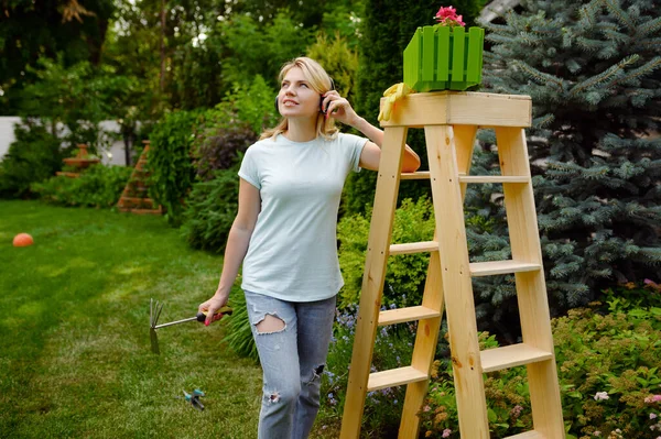 Happy Woman Looks Flower Bed Garden Female Gardener Takes Care — Stock Photo, Image