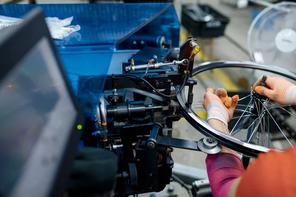 Worker Machine Tool Installs New Bicycle Rim Factory Closeup Bike — Stock Photo, Image
