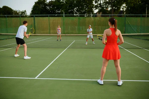 Tennis Mixed Doppel Außenplatz Aktive Gesunde Lebensweise Sport Mit Schläger — Stockfoto