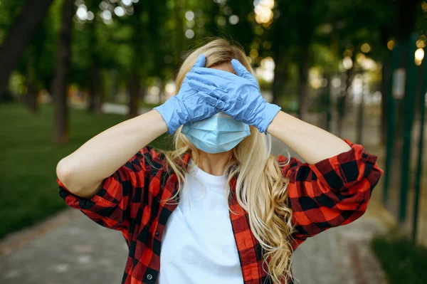 Young Woman Mask Gloves Covers Her Face Park Quarantine Female — Stock Photo, Image