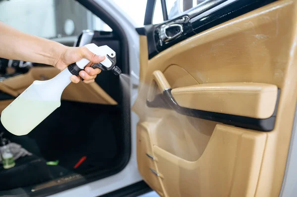 Worker Sprays Car Door Trim Dry Cleaning Detailing Vehicle Washing — Stock Photo, Image