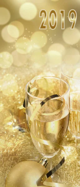 Coupe Champagne Dans Décoration Noël Sur Fond Lumières Floues — Photo