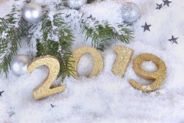 2019 yeni yıl altın rakamlar kar ve Noel dekorasyon