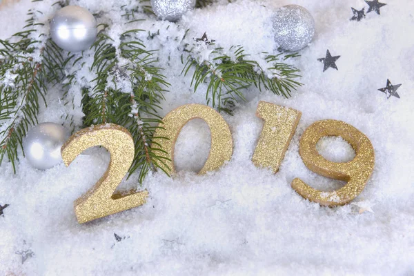 2019 Nyår Golden Siffror Den Snö Och Jul Dekoration — Stockfoto