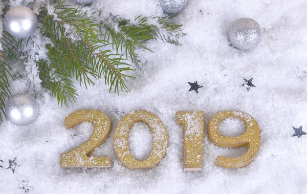 2019 Nyår Golden Siffror Den Snö Och Jul Dekoration — Stockfoto