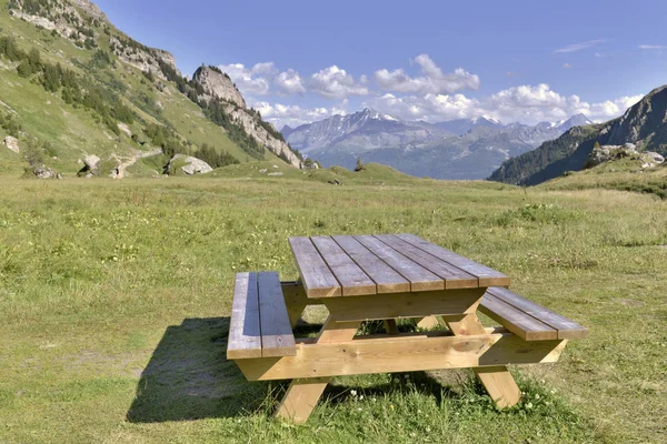 Mesa Madera Montaña Grassery Con Vista Valle — Foto de Stock