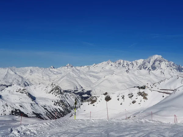 Piękny Widok Mont Blanc Stoku Narciarskiego Sezonie Zimowym — Zdjęcie stockowe