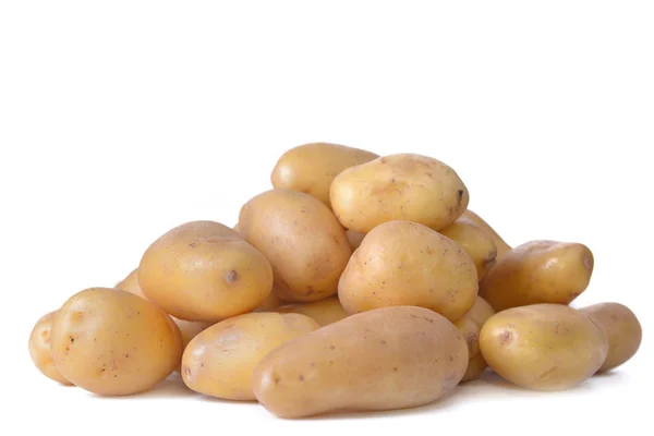 Högen av rå potatis islated på vit bakgrund — Stockfoto