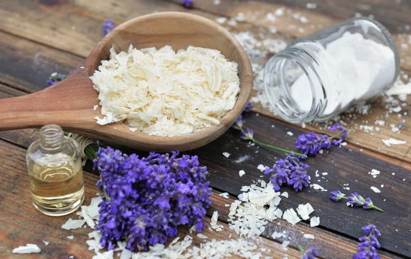 Spoon Full Flakes Soap Essential Oil Bunch Lavender Flowers Sodium — Stock Photo, Image