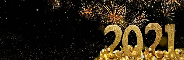 2021 Gouden Figuren Staande Glitters Vuurwerk Nacht — Stockfoto