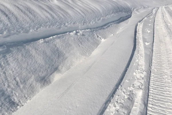 Tracks Verse Besneeuwde Landelijke Weg Winter — Stockfoto