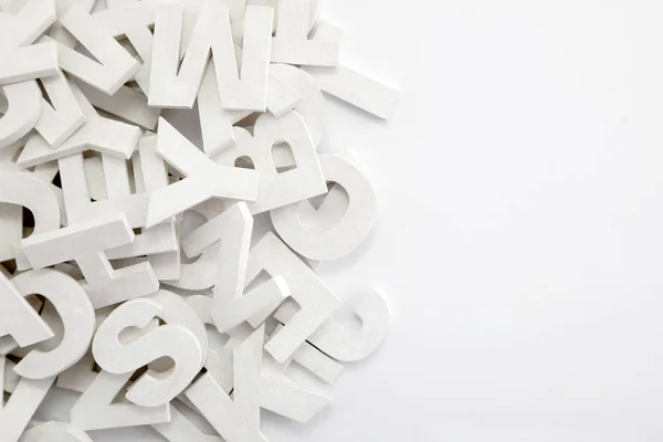 Stapel Witte Geschilderde Houten Letters Typografie Achtergrond Samenstelling — Stockfoto