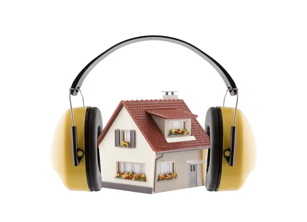 防止噪音 白色背景音乐中带有房屋缩影的听觉保护黄色耳罩 — 图库照片