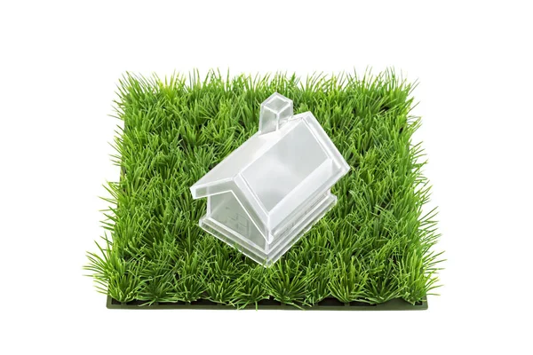 Kryształ Dom Placu Zielona Trawa Pole Izolowane Białym Tle — Zdjęcie stockowe