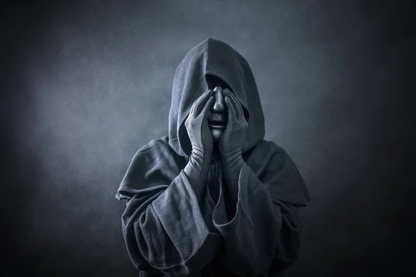 Ghostly Figure Hooded Cloak Scary Figure Part Mannequin Head Hands — Stock Photo, Image
