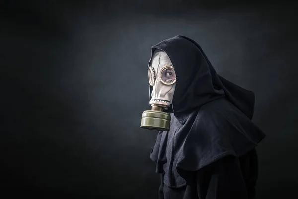 Homme Avec Masque Gaz Une Cape Capuche Pollution Environnement — Photo