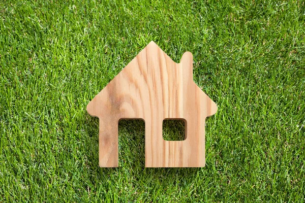 Wooden House Shape Green Grass — Stock Photo, Image