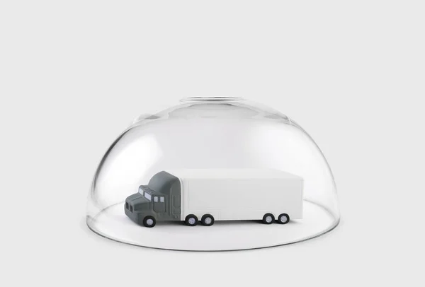 Camion Lungo Con Rimorchio Protetto Sotto Una Cupola Vetro — Foto Stock