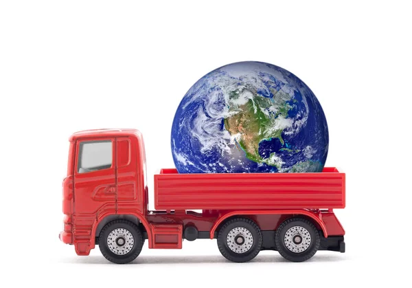 Rote Lkw Miniatur Mit Planet Erde Isoliert Auf Weißem Hintergrund — Stockfoto