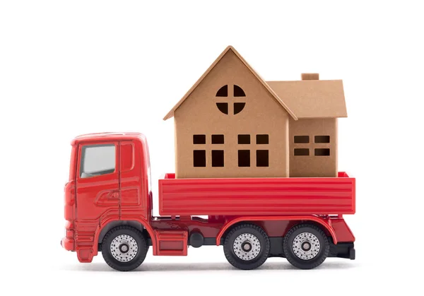 Röd Lastbil Miniatyr Med Hus Vit Bakgrund — Stockfoto