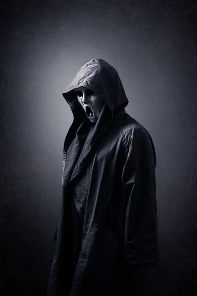 Figura Assustadora Com Máscara Capa Encapuzada Escuro — Fotografia de Stock