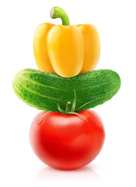 Isoliertes Gemüse Frische Tomaten Gurken Und Gelbe Paprika Salatkomponenten Übereinander — Stockfoto