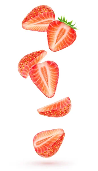 Isolerade fallande hackade jordgubbar — Stockfoto