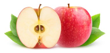 Beyaz arka planda tohumlar ve yapraklarla bir buçuk kırmızı elma.