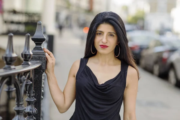 Retrato Una Hermosa Mujer India — Foto de Stock