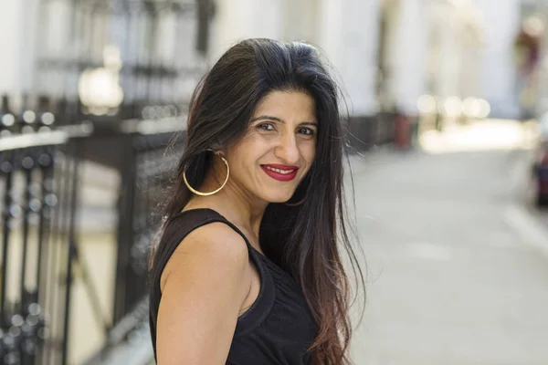 Retrato Una Hermosa Mujer India — Foto de Stock