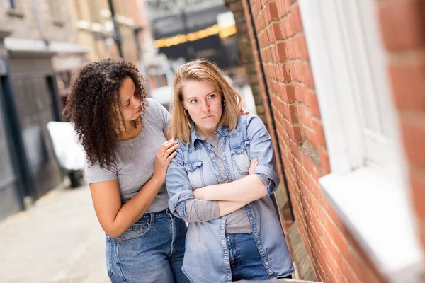 Lesbische Vrouw Met Haar Boos Vriendin — Stockfoto