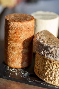 Peynir kesme tahtası üzerinde seçim