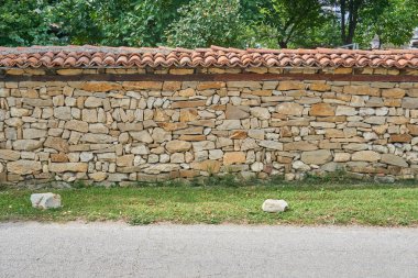 Güzel içinde seyahat ve keşfedilmemiş mimari köyü Arbanasi Veliko Tarnovo yakınındaki rezerv